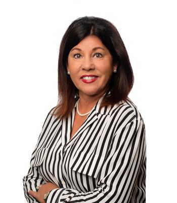 Portrait of Marisa Strauss, REALTOR®.